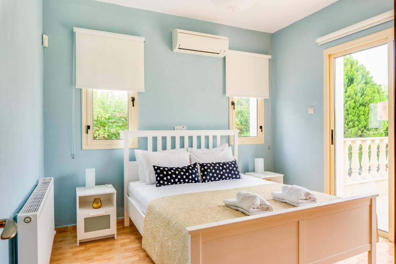 Villa Deja Blue By Ezoria Villas Coral Bay Exteriör bild