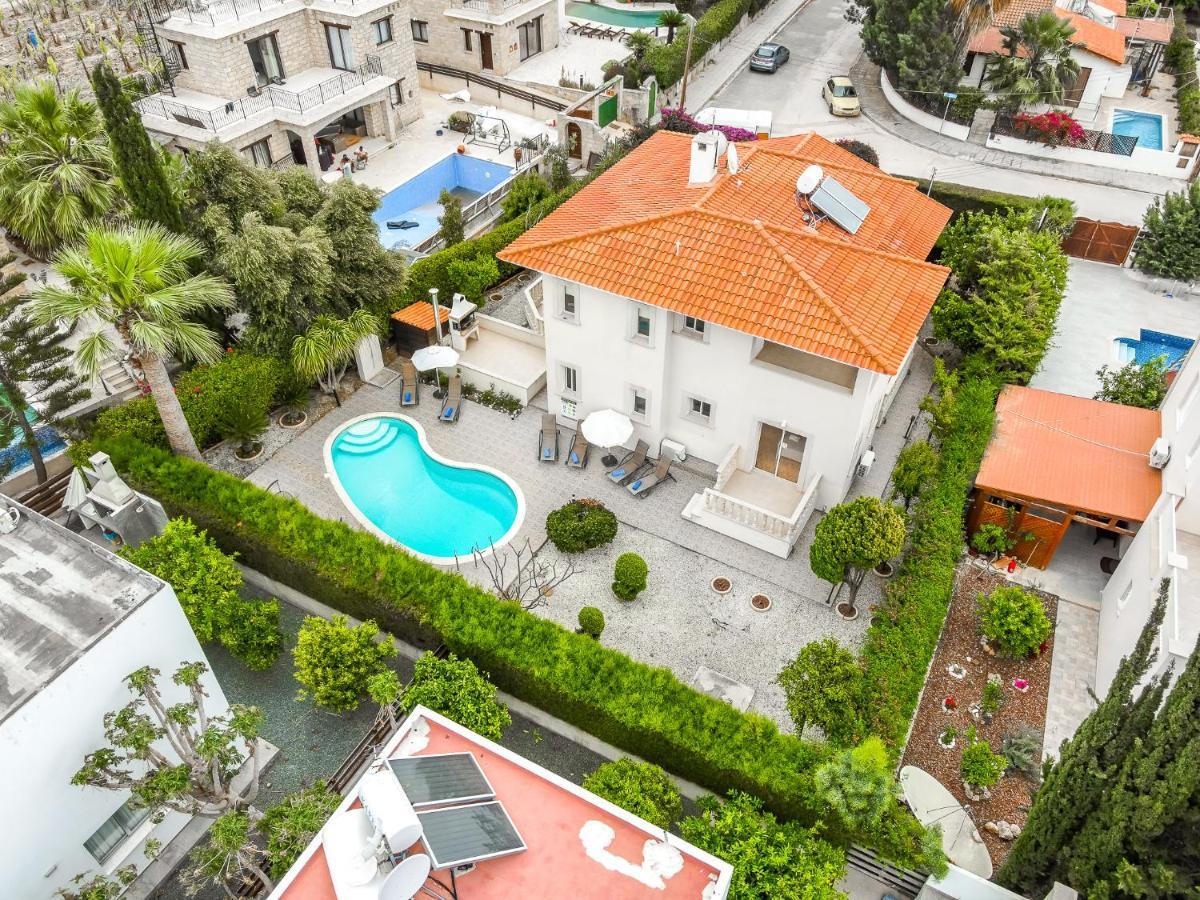 Villa Deja Blue By Ezoria Villas Coral Bay Exteriör bild