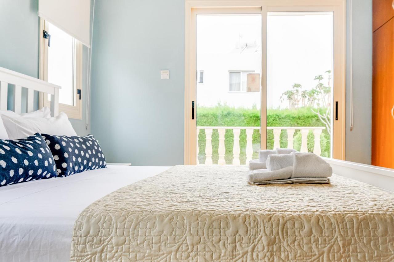 Villa Deja Blue By Ezoria Villas Coral Bay Exteriör bild