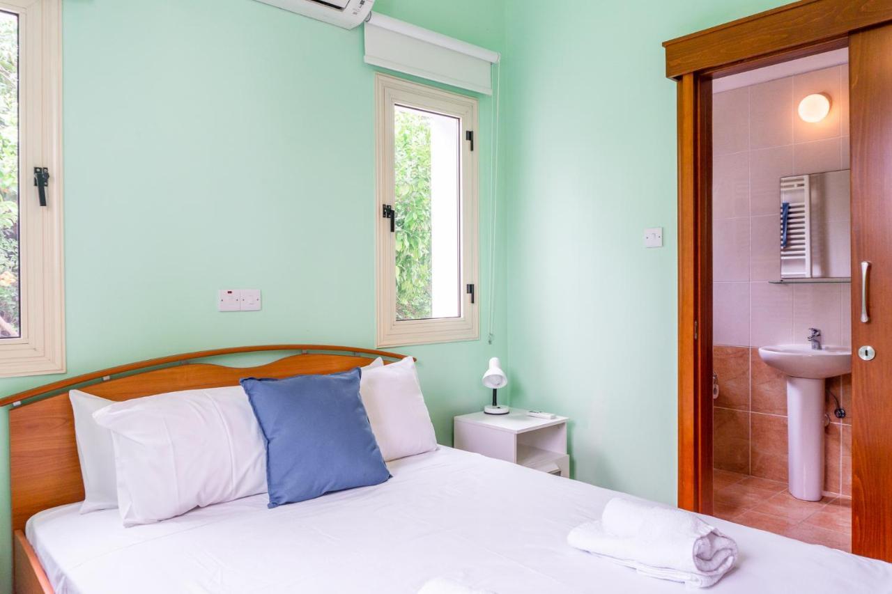Villa Deja Blue By Ezoria Villas Coral Bay Exteriör bild